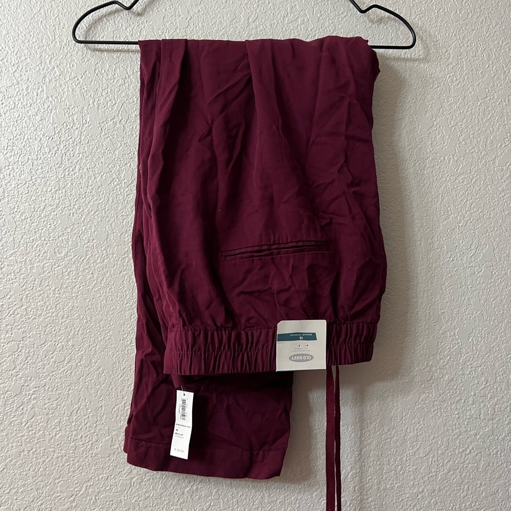 Old navy burgundy pants -nwt
